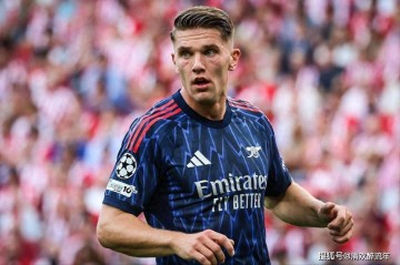 欧冠小组赛首轮战报,荷甲冠军惨遭翻盘,新军黑马能否延续奇迹