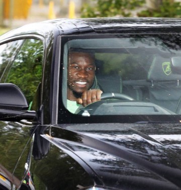 曝奥纳纳欲提前复出!大马丁加盟曼联梦想恐破灭,违约金传闻存疑