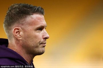 曼联伤病危机加剧,一月转会策略引发热议