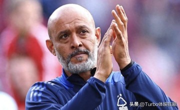 英超首位主帅下课！刚续约就遭解雇，曾率队力压曼城1分