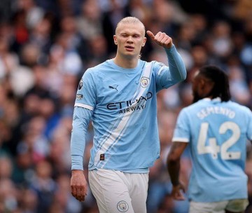 足坛一夜动态：利物浦绝杀，拜仁成就双冠王，曼城2-1再胜阿森纳